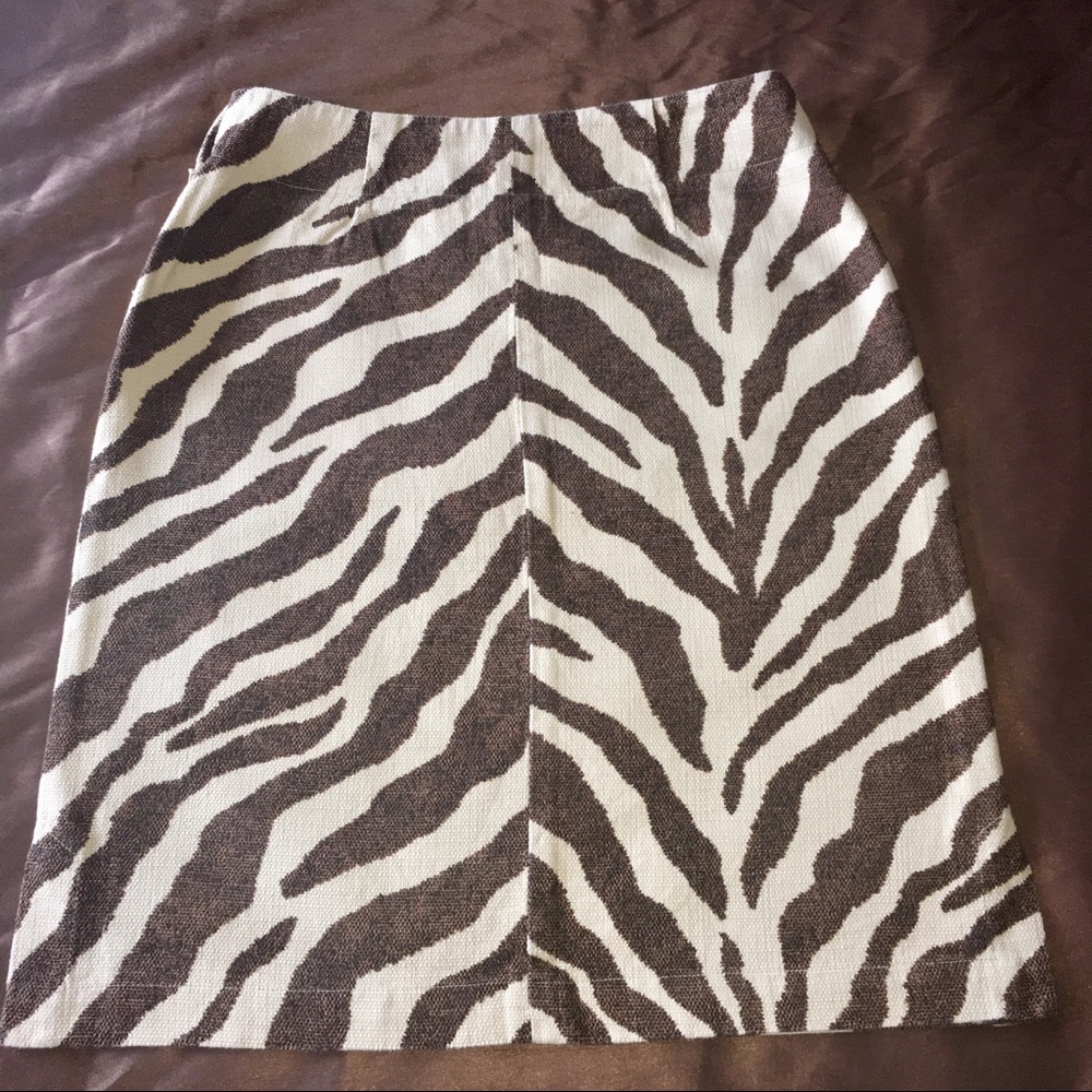 SOLD! Liz Claiborne Animal Print Pencil Skirt 8 - Picture 2 of 3